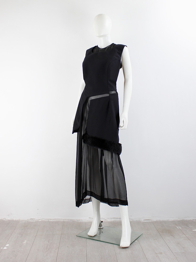 ふくたろう Comme des Garçons black deconstructed dress with faux fur trim and