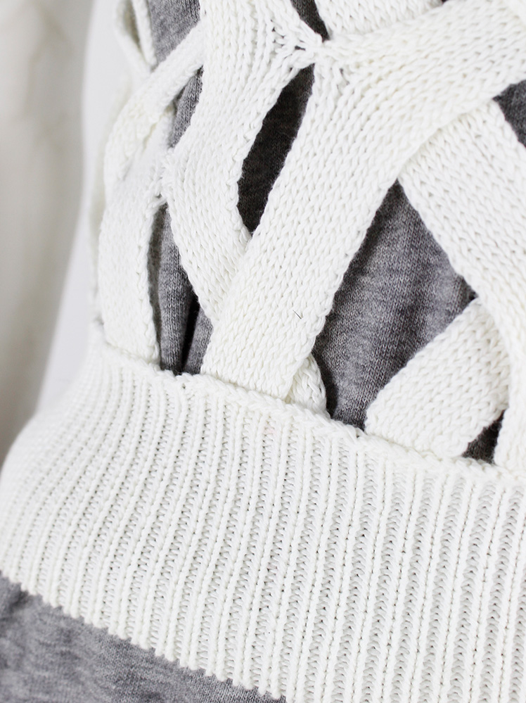 Veronique Branquinhoのニット Veronique Branquinho off-white knit crop top with open