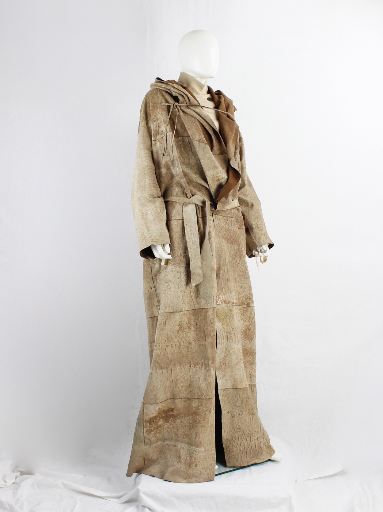 ANN DEMEULEMEESTER ビンテージ Ann Demeulemeester light brown raw leather hooded robe-style maxi