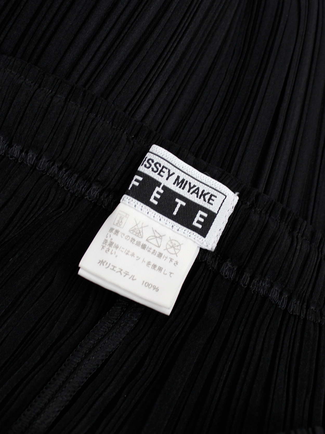 Issey Miyake Fête black pleated maxi skirt with white side
