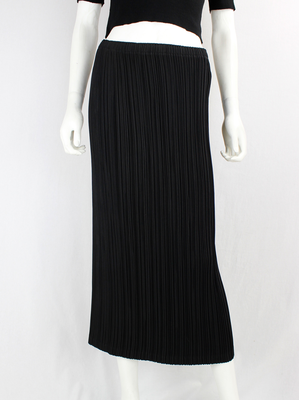 Issey Miyake Fête black pleated maxi skirt with white side