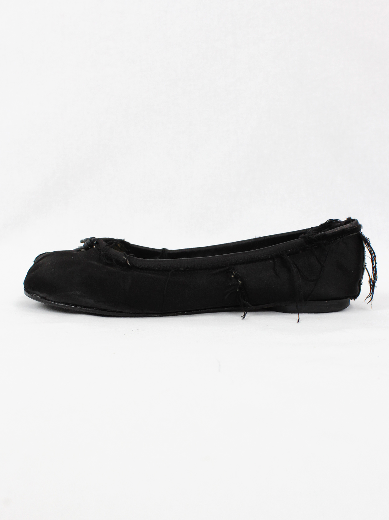 Maison Margiela 22 black satin tabi ballet flats with frayed