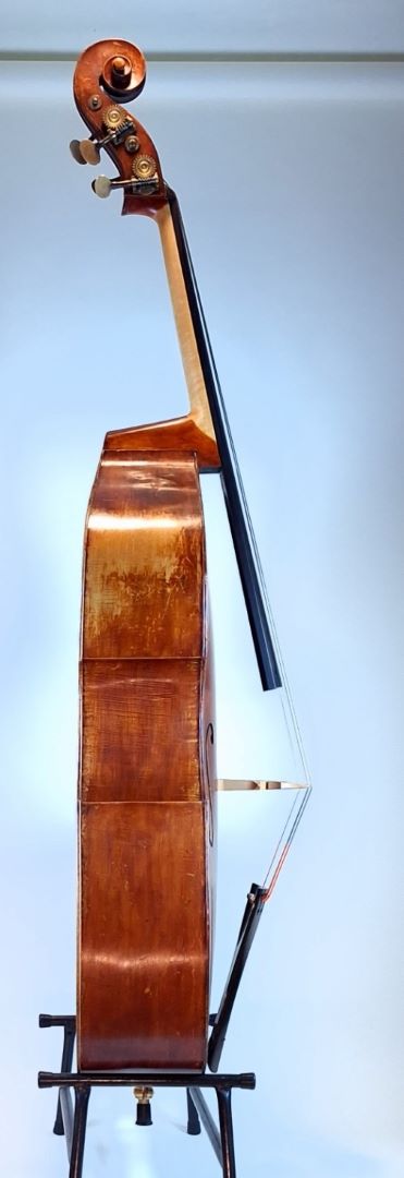 Chantal van Lierop double basses