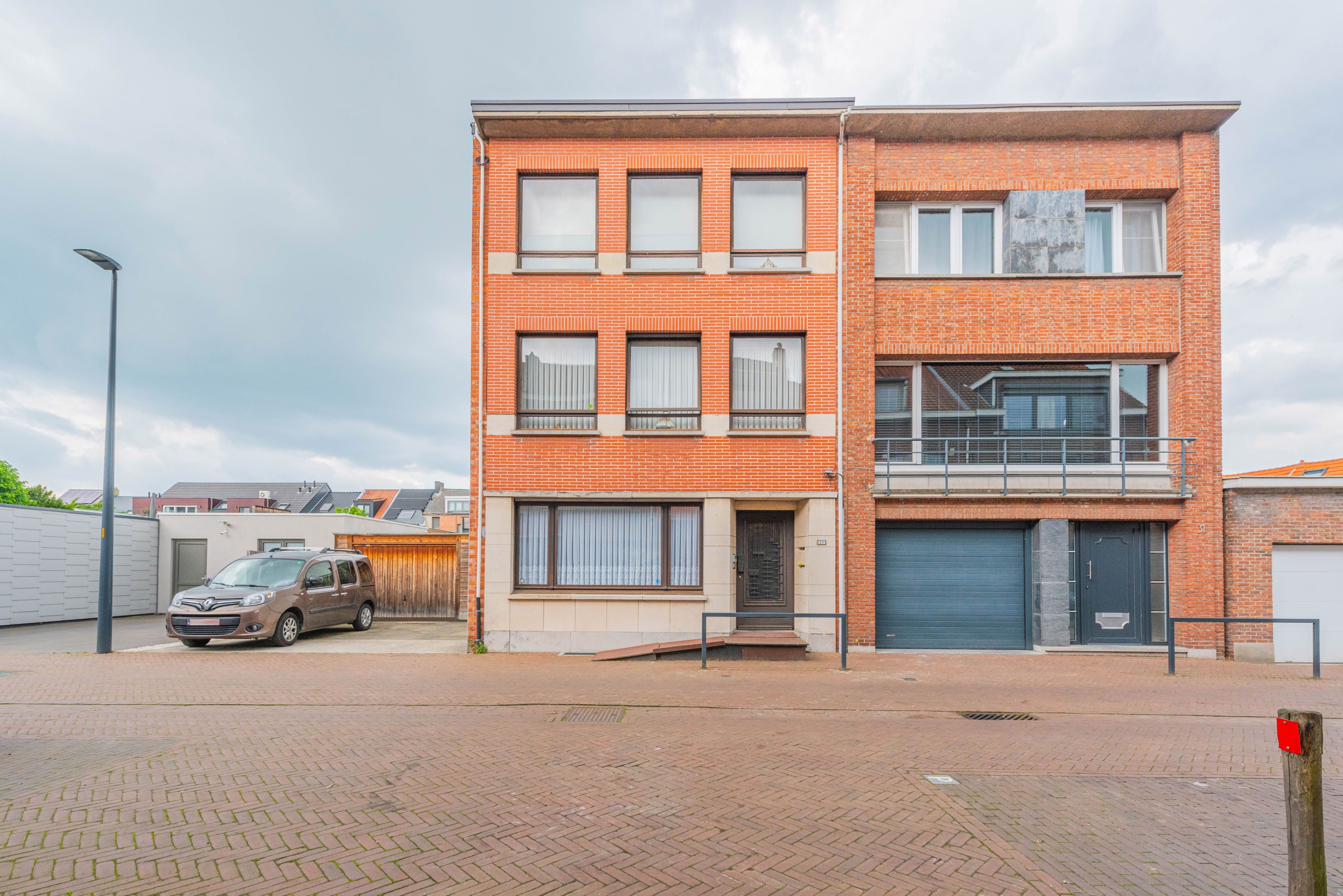 Kontich huis met zes slaapkamers nabij centrum te koop