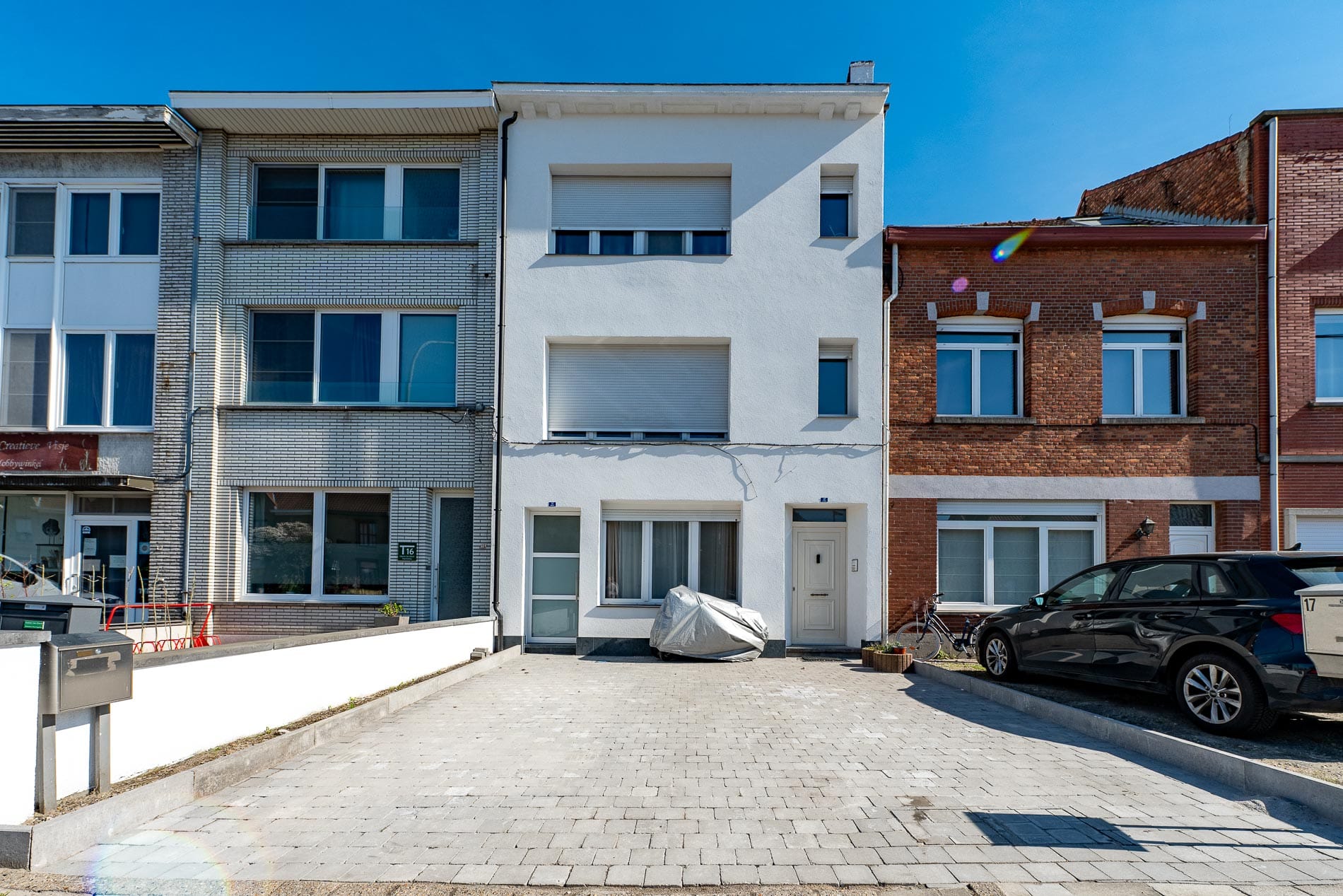 Opbrengsteigendom triplex gelijkvloers appartement oprit 2 auto's