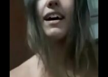 Novinha peladinha caiu no Whatsapp porno