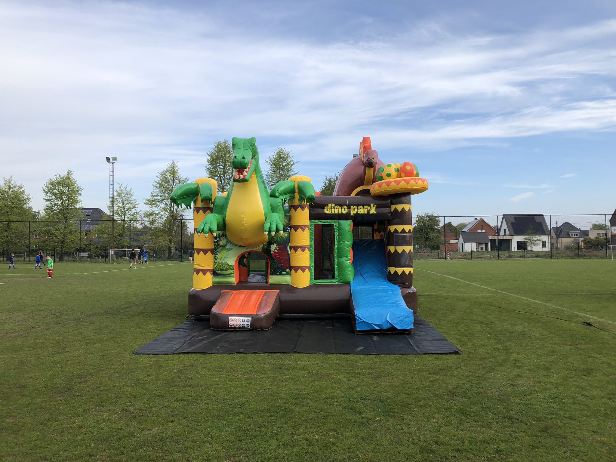 springkasteel - dino
