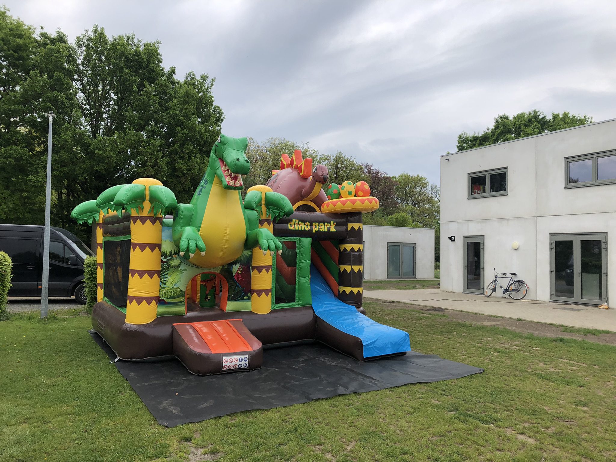 springkasteel - dino