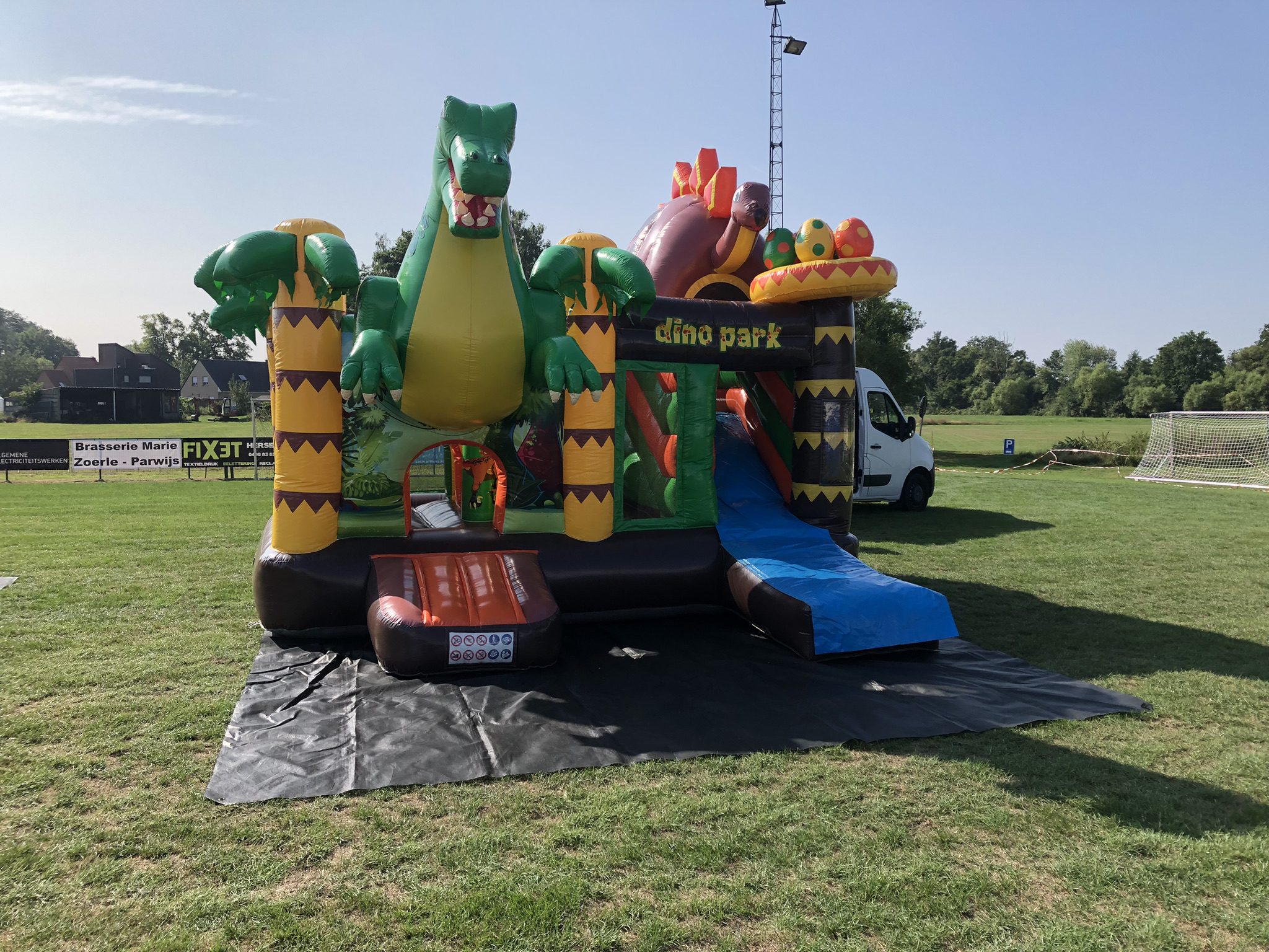 springkasteel - dino