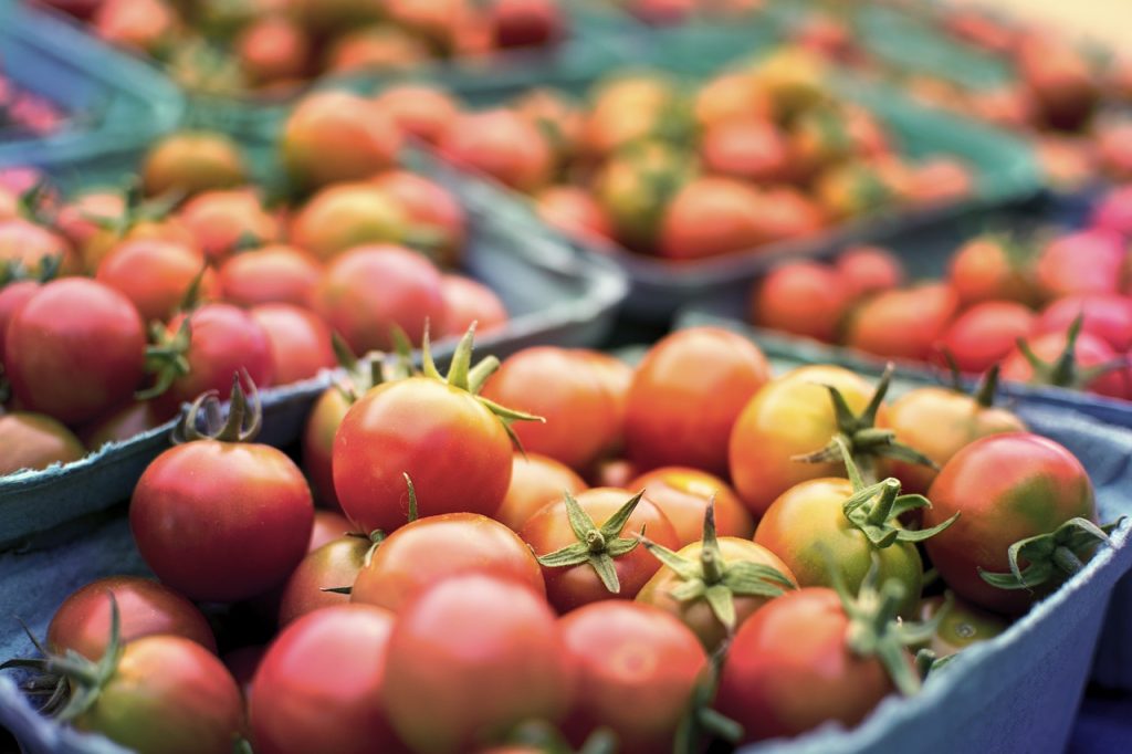 tomato, healthy, health. 2023 års matpriser. Fortsatta prisökningar väntas.