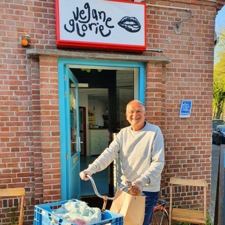 Vegan Fridayer Kees Take out, tke away vegane glorie, vrijwilliger