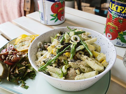 pasta met zeekraal vegane glorie, vegan restaurant, plantbased foods and drinks