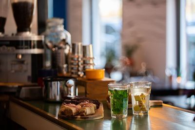 dampende drankjes web gemberthee, muntthee, take out, coffee to go