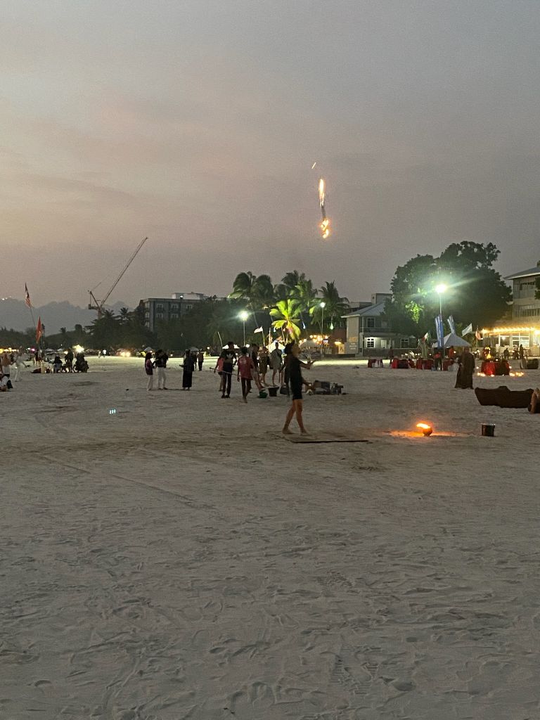 Feuershow am Strand