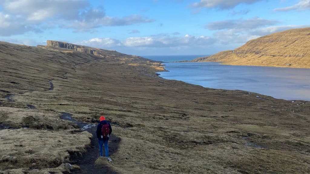 Schwebender See Wanderweg - Färöer Inseln Urlaub