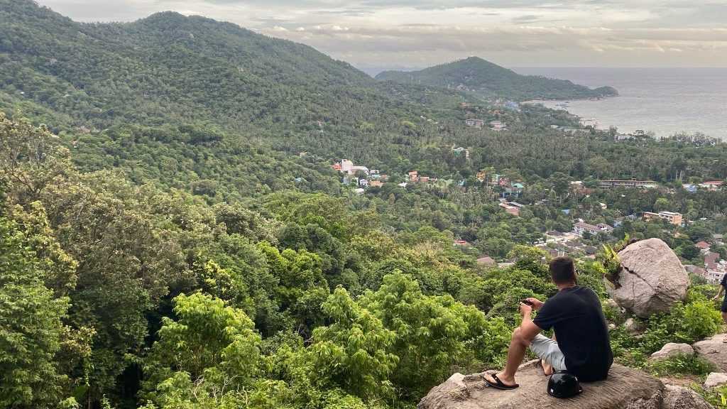 Genieße den Ausblick über Koh Tao