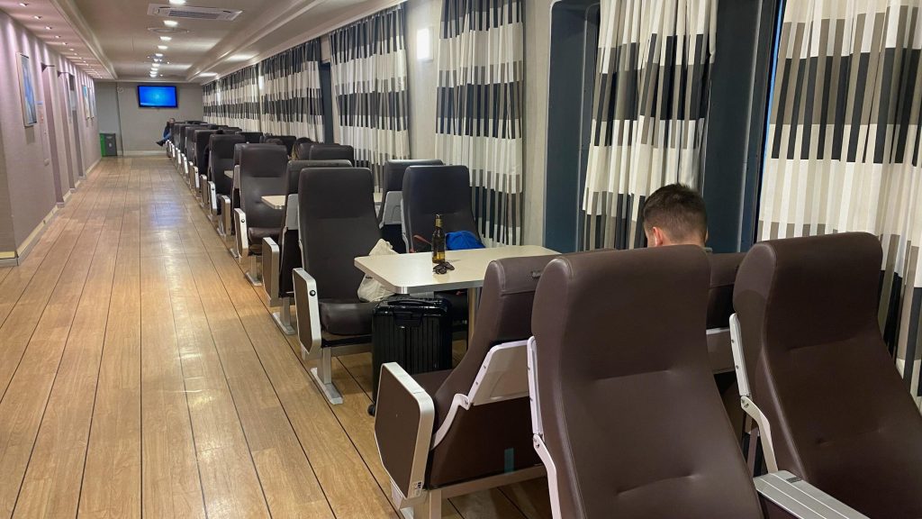 Economy Seats auf der Fähre Kreta Athen