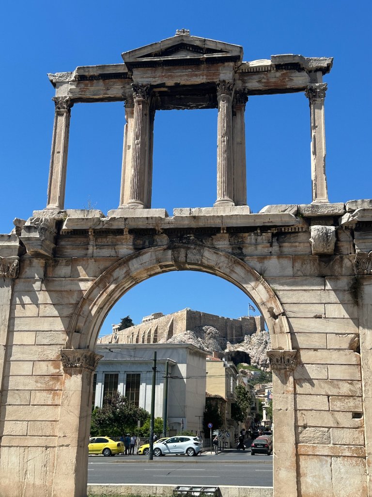 Hadrians Tor mit Blick auf die Akropolis