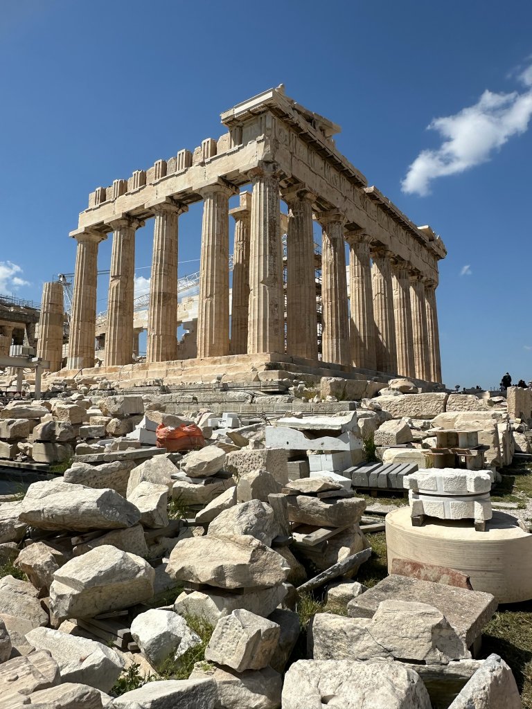 Akropolis von der Seite