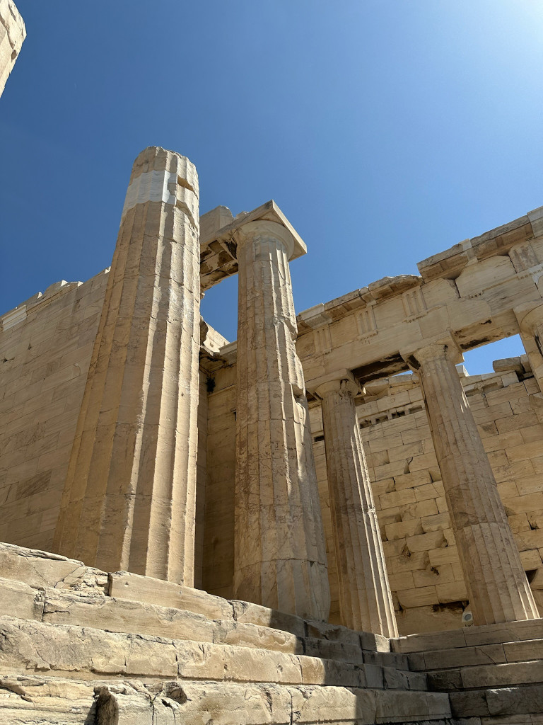 Griechische Säulen der Akropolis in Athen