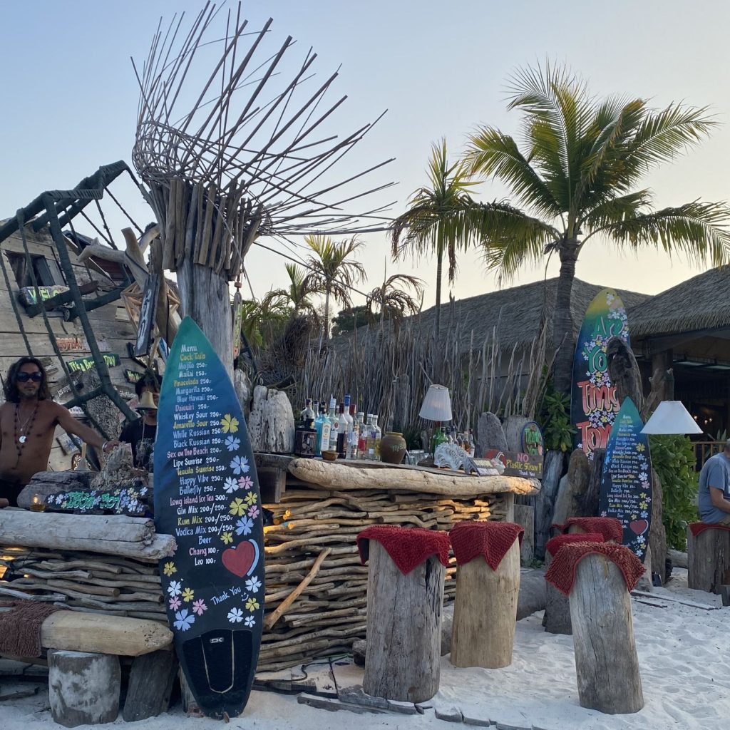 Thailand Inseln - Strandbar in Koh Lipe