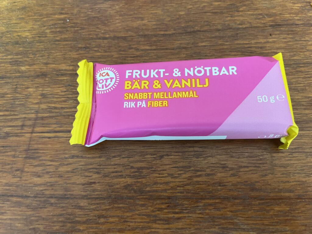 Ica frukt- och nötbar bär och vanilj – vegansk raw food-kaka