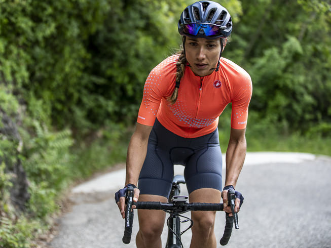 Do aero cycling jerseys make you really faster? 