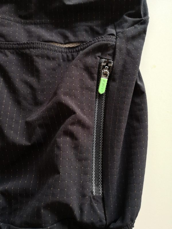 Q36.5 Back Pocket Zipper: Look at the details!