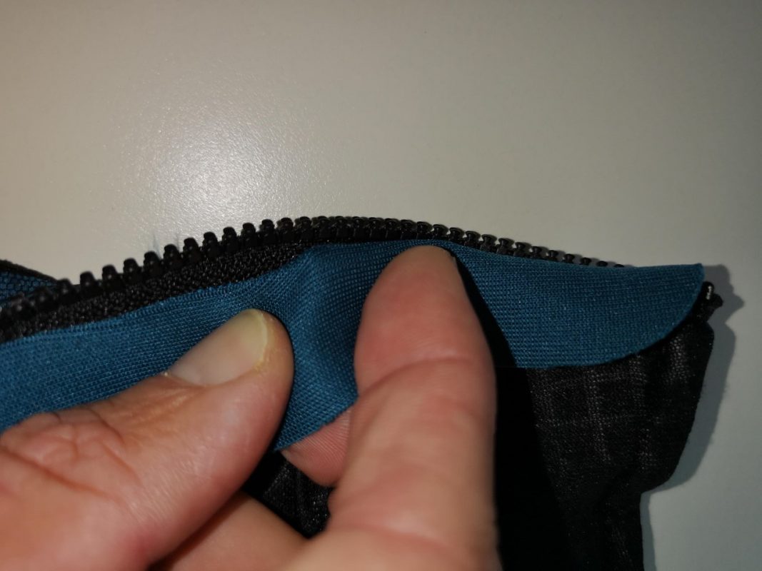 Be careful when closing the end of the zipper of your supergiara winter jacket