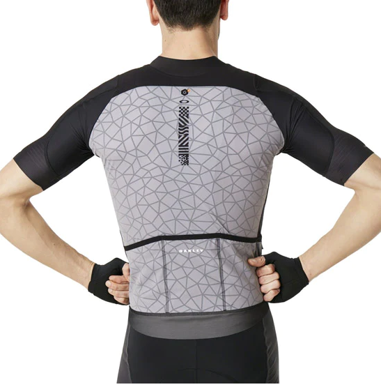 graphene cycling clothing from oakley