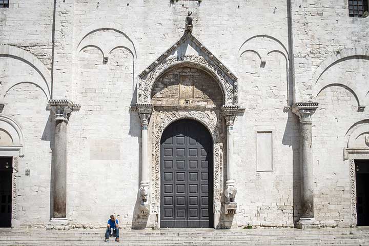 basilica di san nicola a bari una delle più famose chiese di bari