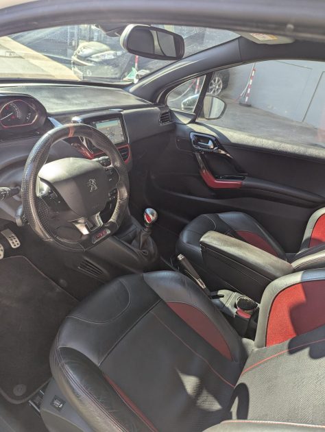 PEUGEOT 208 2014