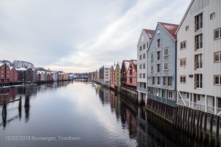 Trondheim - zicht op de Nidelva vanop de 'Bakke Bru'