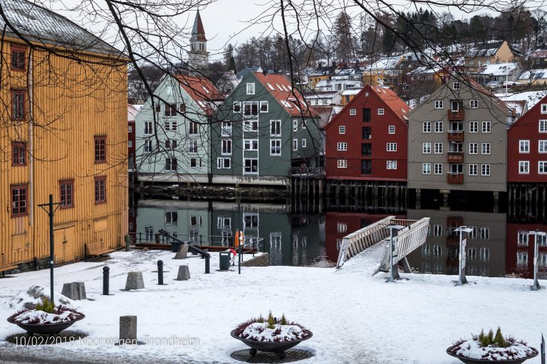 Trondheim - Nidelva rivier met koopmanshuizen