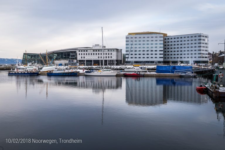 Trondheim - zicht op het ziekenhuis (links) en het Clarion Hotel (rechts)