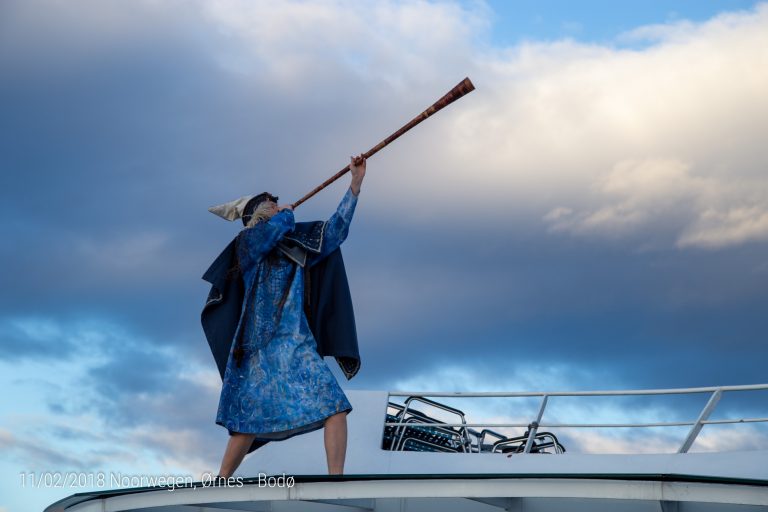 Onderweg van Ørnes naar Bodø, doop oversteek poolcirkel