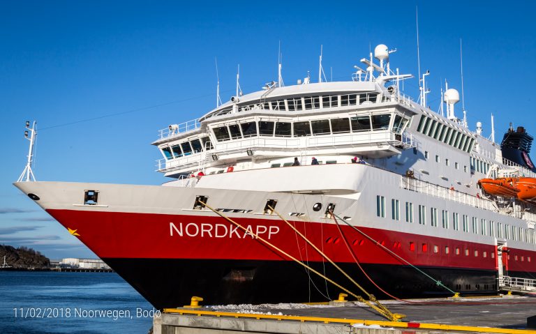 De MS Nordkapp in de haven van Bodø