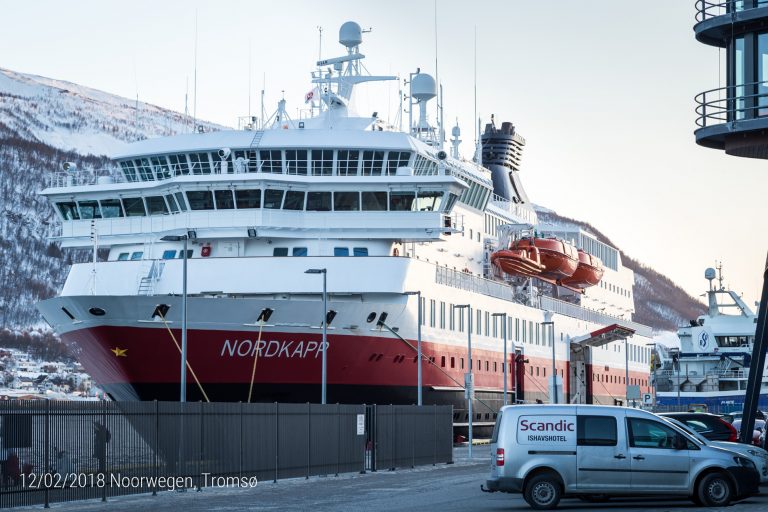 De MS Nordkapp aan de kade in Tromsø