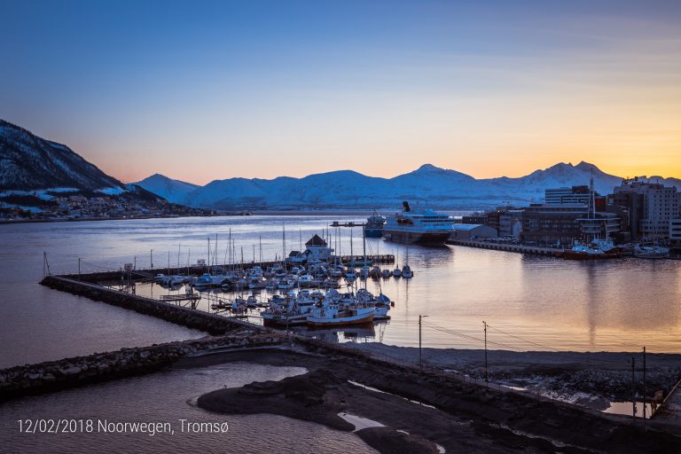 Tromsø, wandeling over de Tromsøbrug