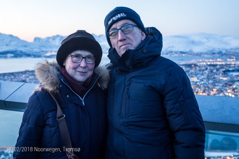 Schoon koppel boven op de Storsteinen in Tromsø