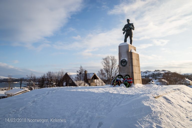 Momument Rode Leger: dit monument herdenkt de Sovjet soldaten die in omgeving van Kirkenes in 1944 zijn gesneuveld.