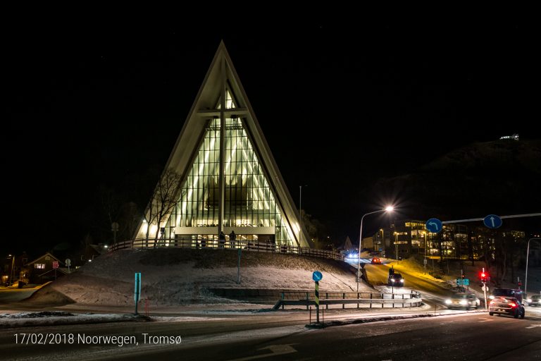 IJszeekathedraal by night