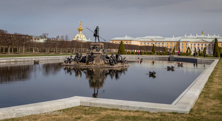 Neptuneus fontein Peterhof