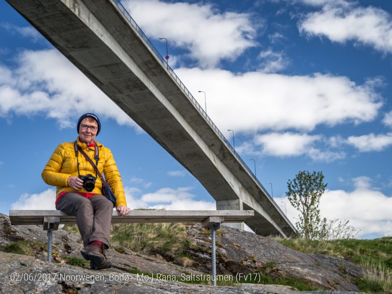 Oma onder de Saltstraumbrua