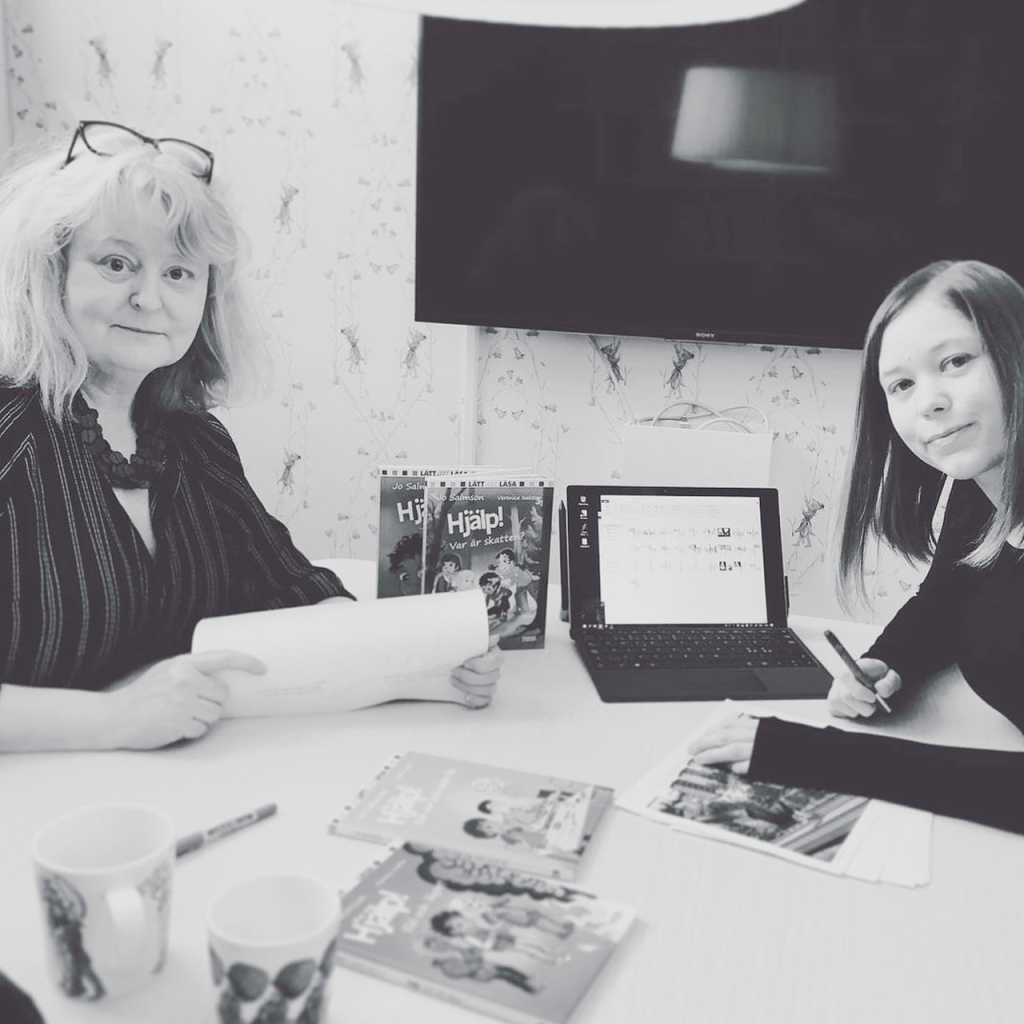 foto av författaren Jo Salmson och illustratören Veronica Isaksson till böckerna i hjälp serien