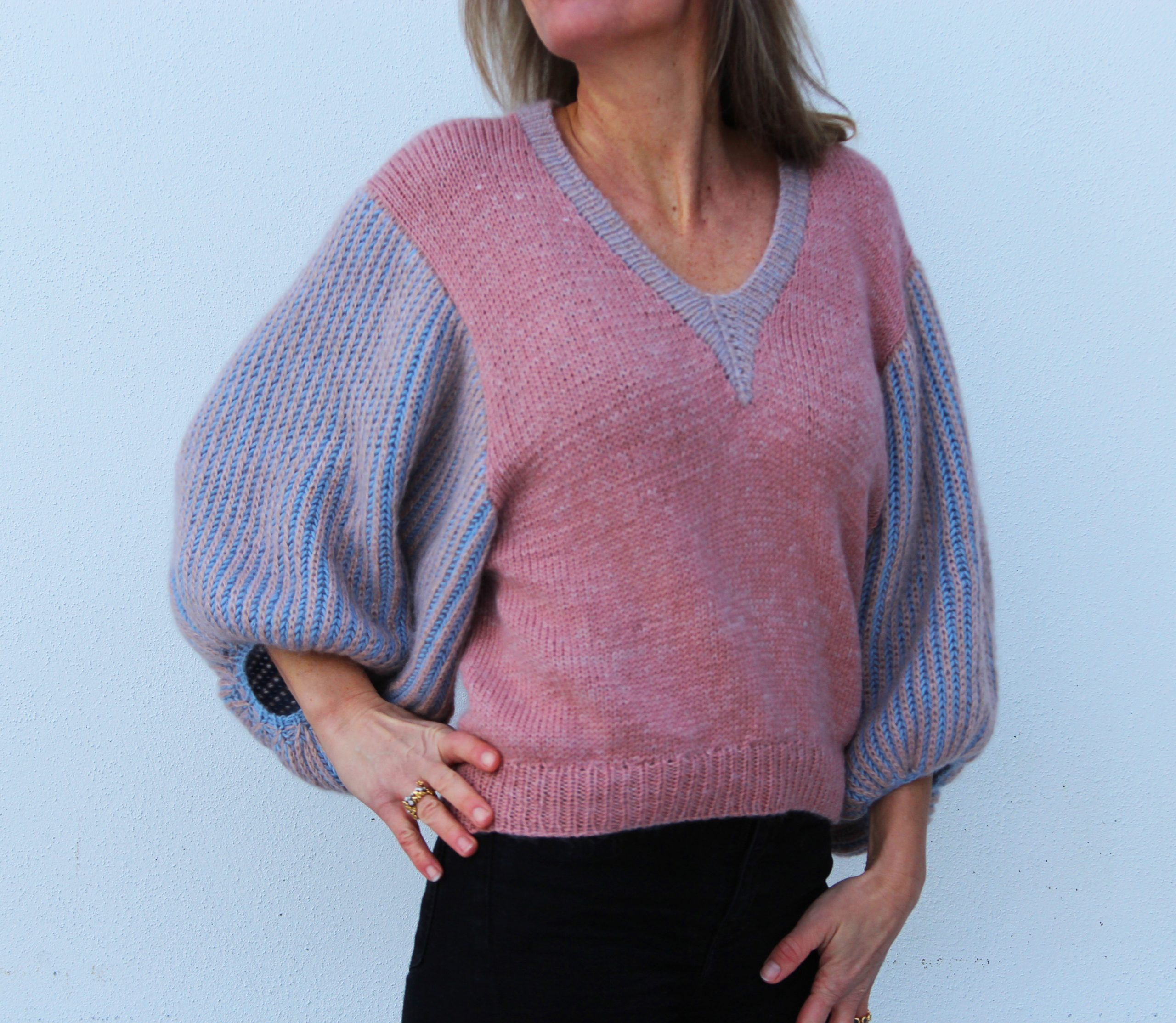VesterbyCrea.No.13 sweater with large sleeves worked in two colour brioche