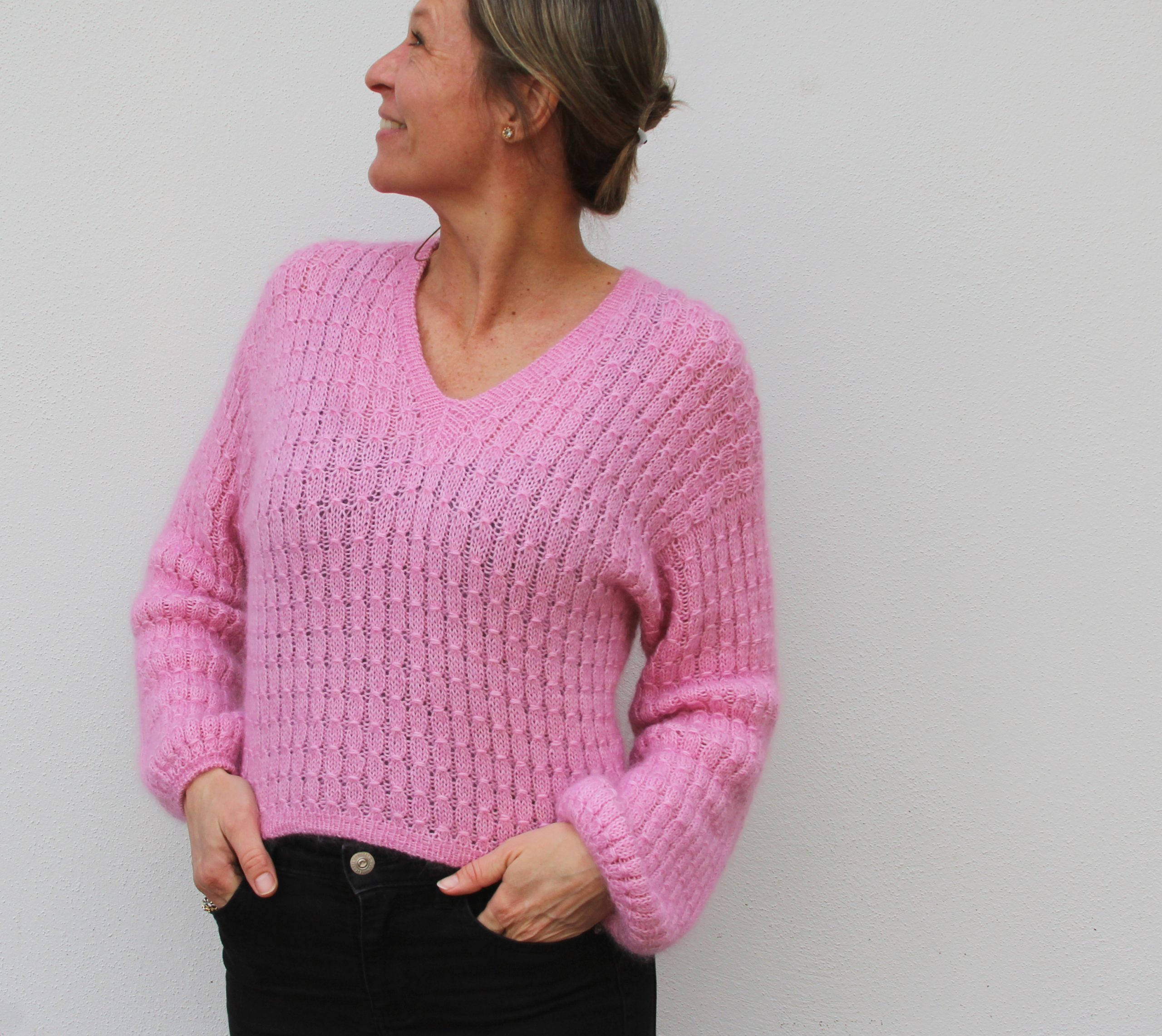 Knitting pattern VesterbyCrea.No.16 | V-neck sweater with smock pattern