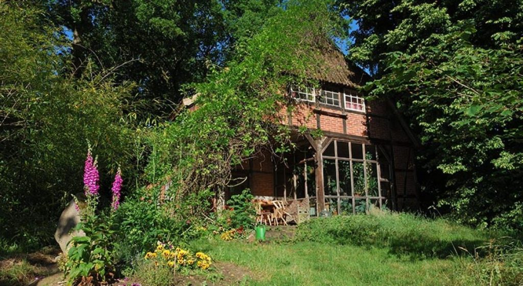 Hovedhuset på Lichtheideheim Glüsingen, i skogbrynet