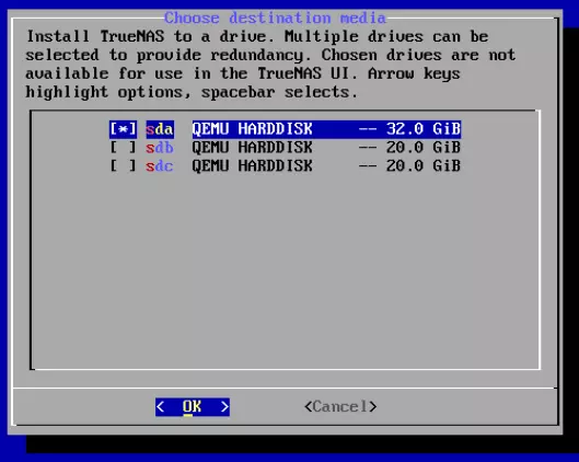 Harddisk für die Installation von dem Open-Source NAS-Betriebssystem auswählen