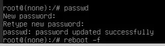 Mit dem passwd-Befehl kann ein neues Root-Passwort vergeben werden